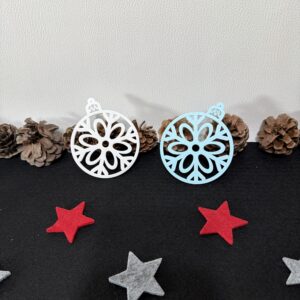 Weihnachtsanhänger „Blumenschneeflocke im Kreis“