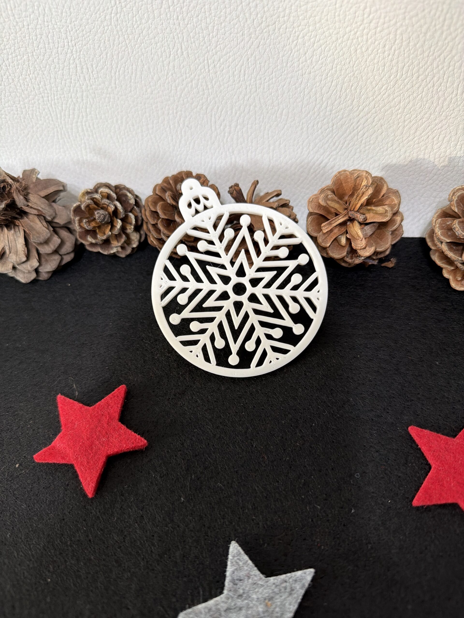 Weihnachtsanhänger „Schneeflocken-Kugel“ – Bild 3